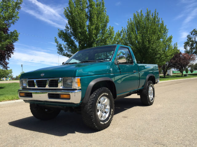 1996 Nissan Hardbody Xe 4x4 4 Speed Manual With Only 55 000 Actual Miles