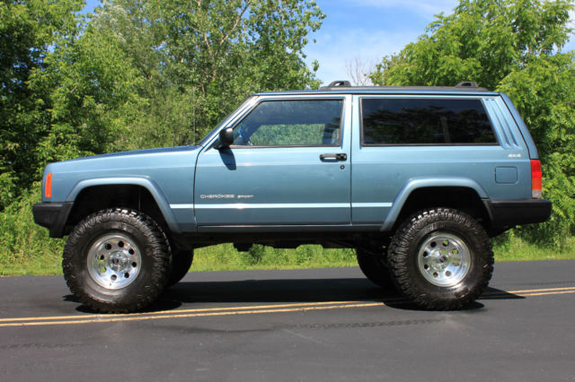 1999 Jeep Cherokee Sport XJ RARE 2 Door Blue 4X4 LIFTED