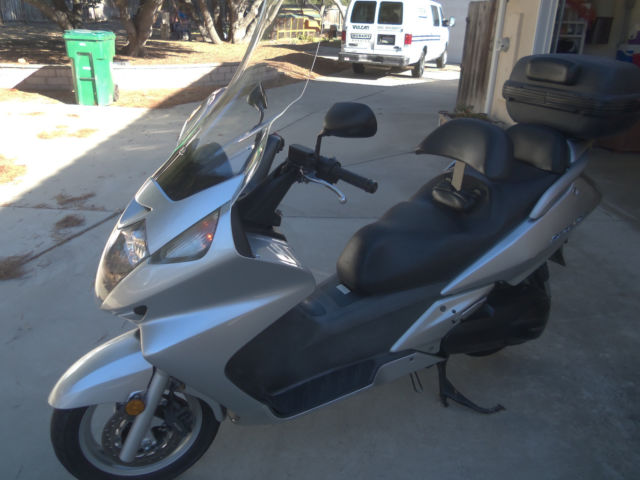 2004 honda silverwing scooter