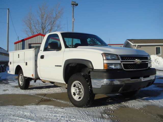 2005 CHEVY 2500HD~UTILITY SERVICE TRUCK~72,894 MILES~WARNER BED~CLEAN! 2005 Chevy 2500hd 8.1 Towing Capacity