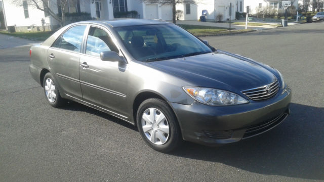 2005 Toyota Camry Le Clean Inside And Out Runs Great