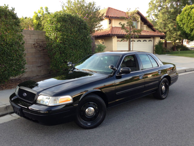 2010-ford-crown-victoria-p-7b-police-interceptor-edition-immaculate-1.JPG