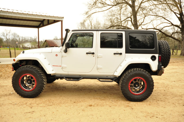 2014 Jeep Wrangler Unlimited Sport Suv 4x4 4 Door White Red