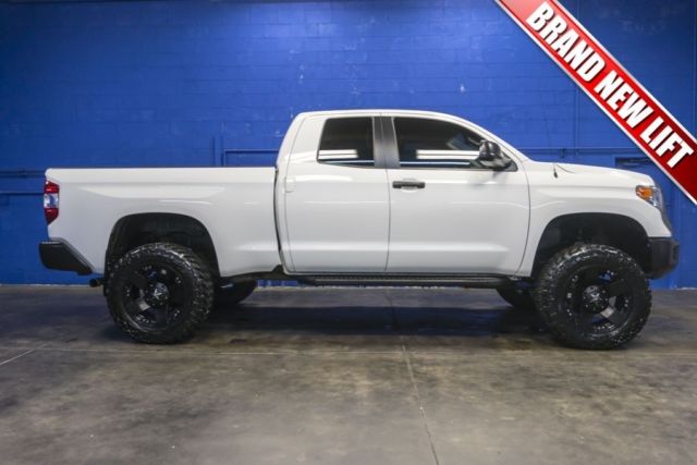 2014 Toyota Tundra 4x4 4.6L V8 Extended Cab Lifted Pickup Truck