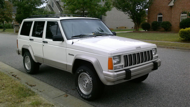 Cherokee Country , 97k LOW miles, Stone White, Leather