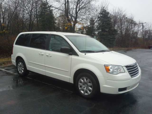 2009 town and country van