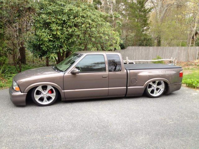 1998 GMC Sonoma Extended Cab Pickup 3-Door 2.2L air ride bagged show custom