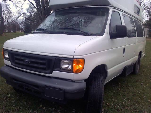 2006 Ford E-350 Handicap Van