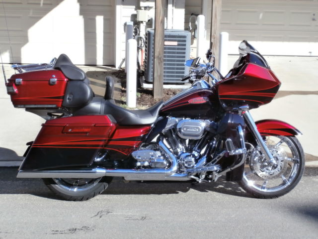 2011 CVO Road Glide - Rio Red/Black Ember