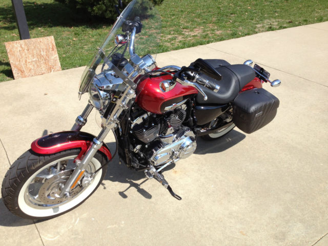 2012 Harley XL1200C Custom Sportster! Only 2800 miles. Beautiful!