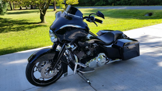 2013 Harley Davidson Street Glide bagger FLHX custom only 359 miles