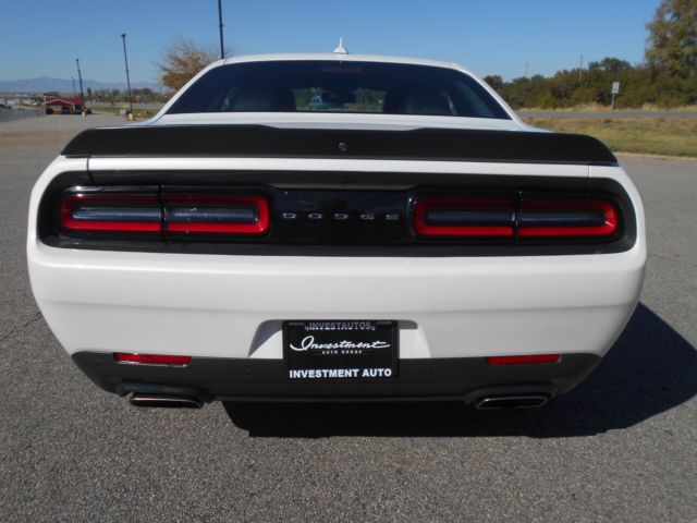 thumbnail image 2 of Front Hood Bezel Vent Set For Dodge Challenger SRT Hellcat & R/T Scat Pack 2015-2021 2 of 5