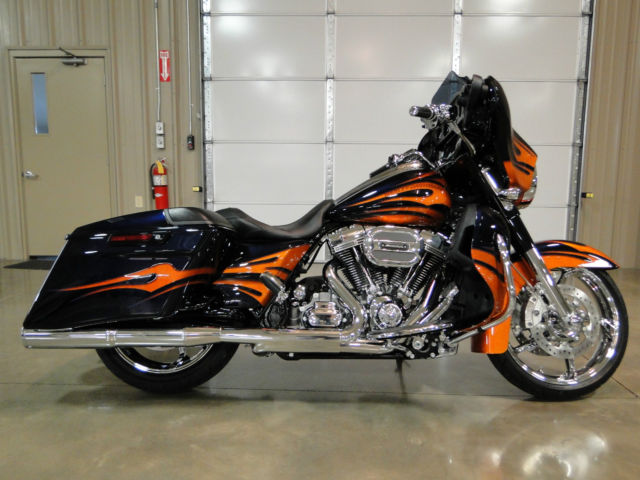 Harley Davidson CVO Screamin Eagle Street Glide VANCE & HINES EXHAUST