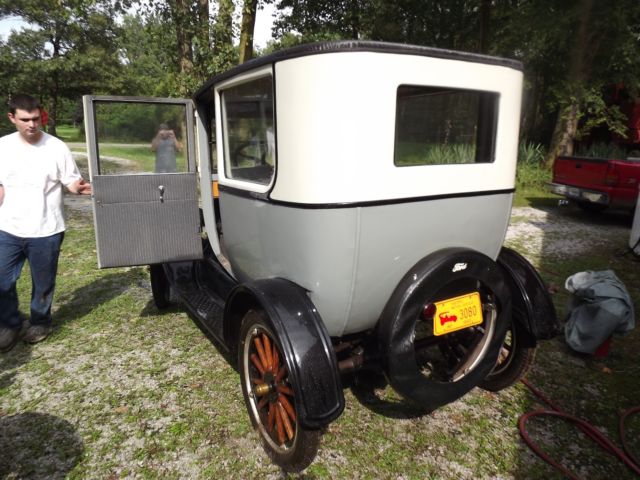 Model T Ford 2 Door Sedan